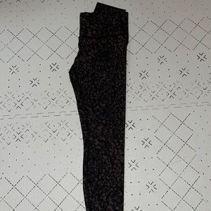 Lululemon wunder under size 8 28”